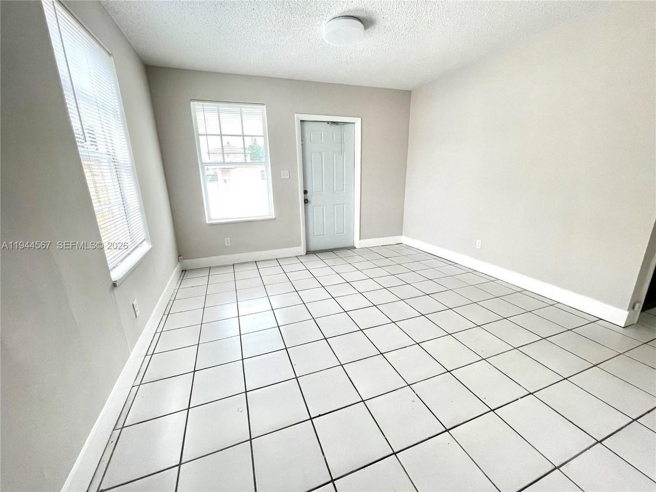 2580 Nw 4th Ct - Photo 3 of 10