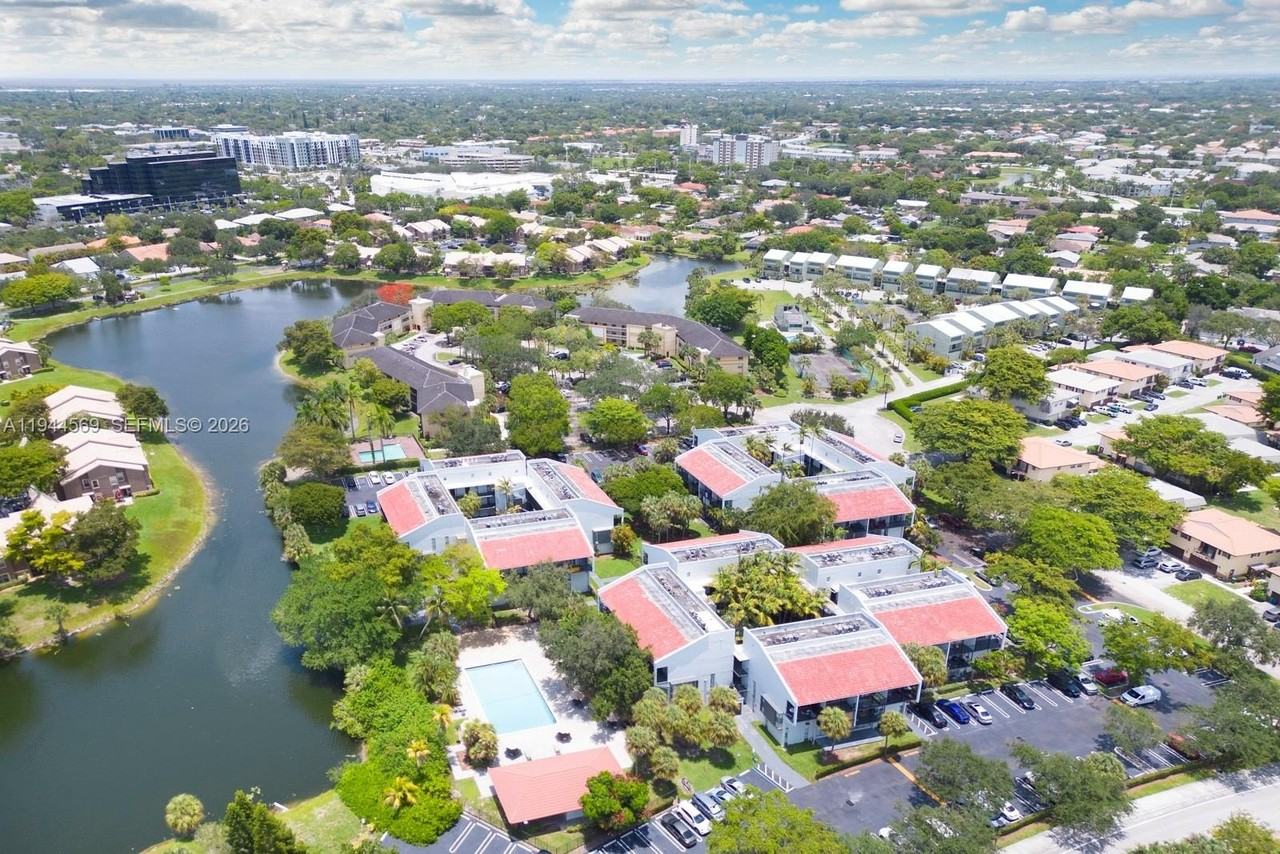 2940 Forest Hills Blvd #C3D - Photo 2 of 25