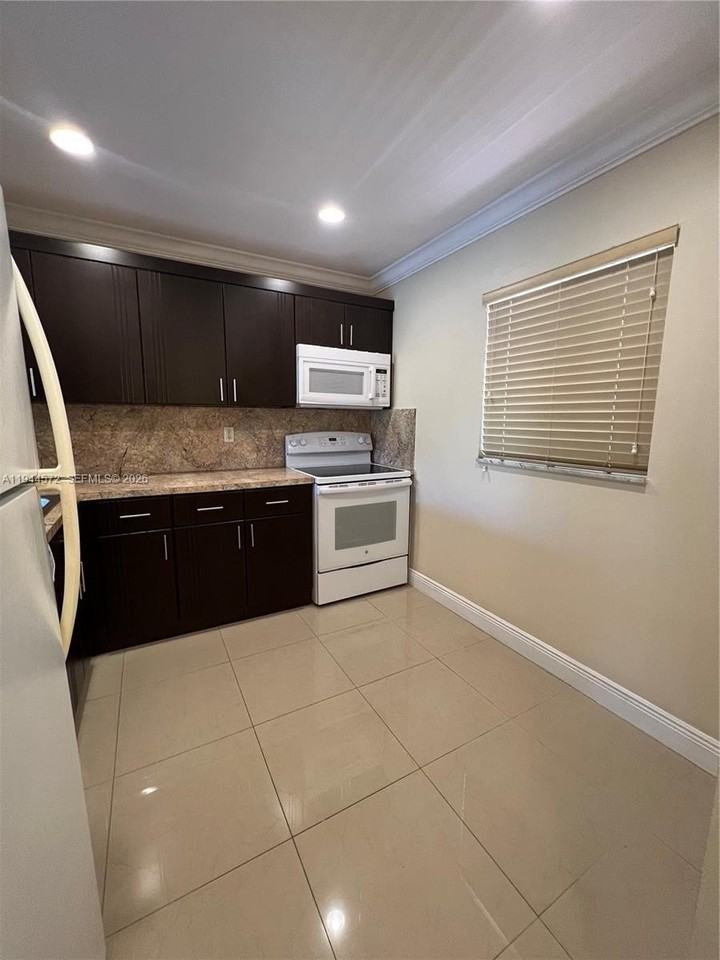 7730 Camino Real #F307 - Photo 4 of 25