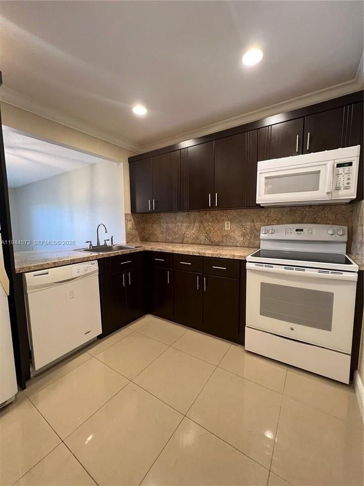 7730 Camino Real #F307 - Photo 5 of 25