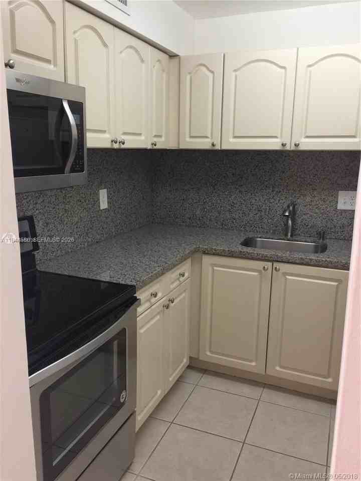 9403 Sw 76th St #Y28 - Photo 3 of 20