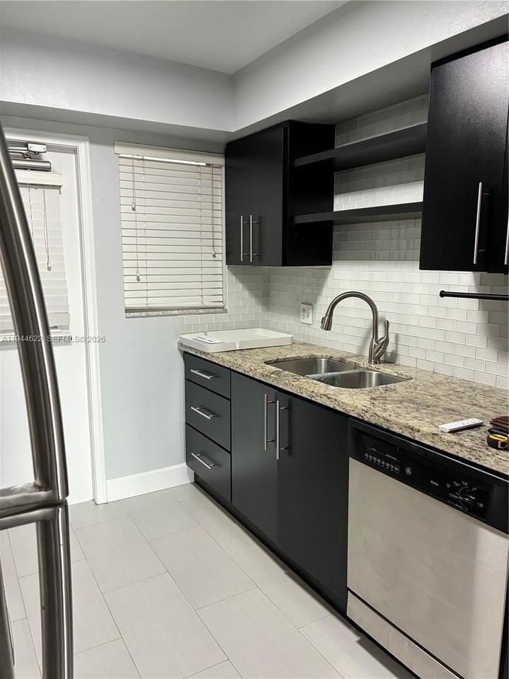 2481 Sw 82nd Ave #203 - Photo 4 of 11