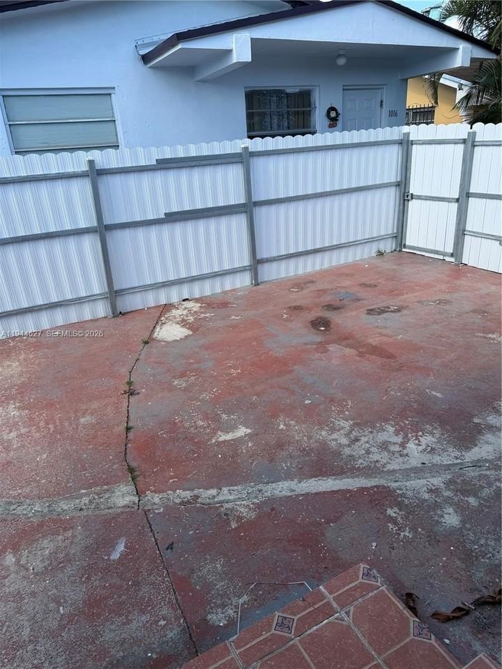 1014 Nw 33rd Ave - Photo 7 of 8