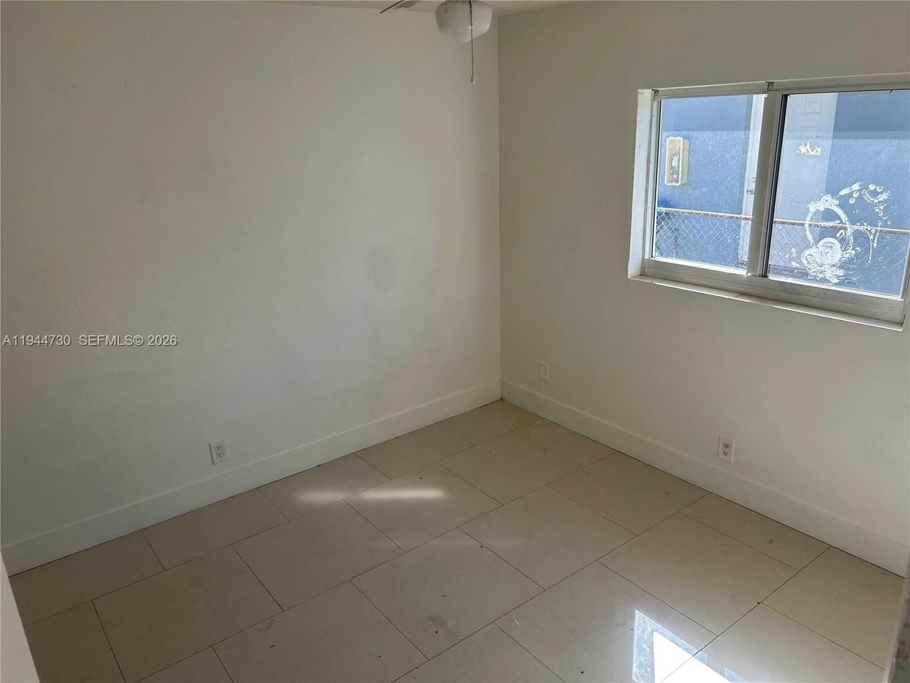 2407 Sw 42nd Ave #C - Photo 4 of 5