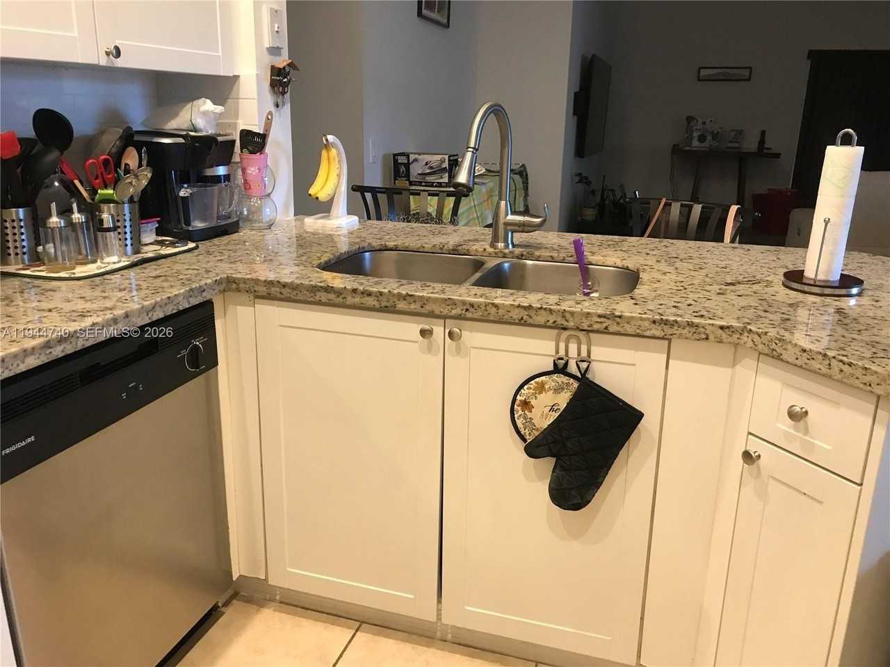 814 San Remo Dr - Photo 5 of 25