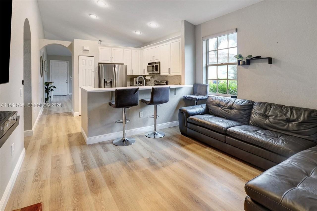 1706 Nw 78th Way - Photo 4 of 41