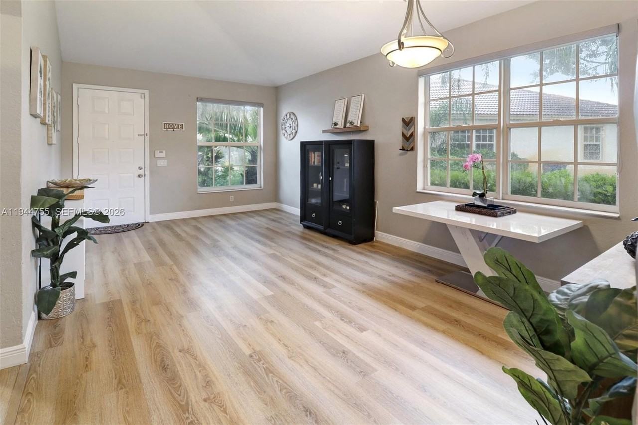 1706 Nw 78th Way - Photo 5 of 41