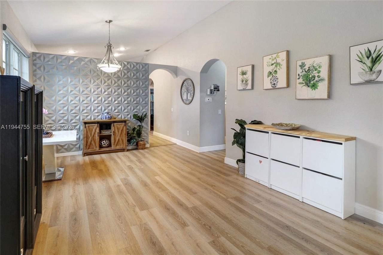 1706 Nw 78th Way - Photo 7 of 41