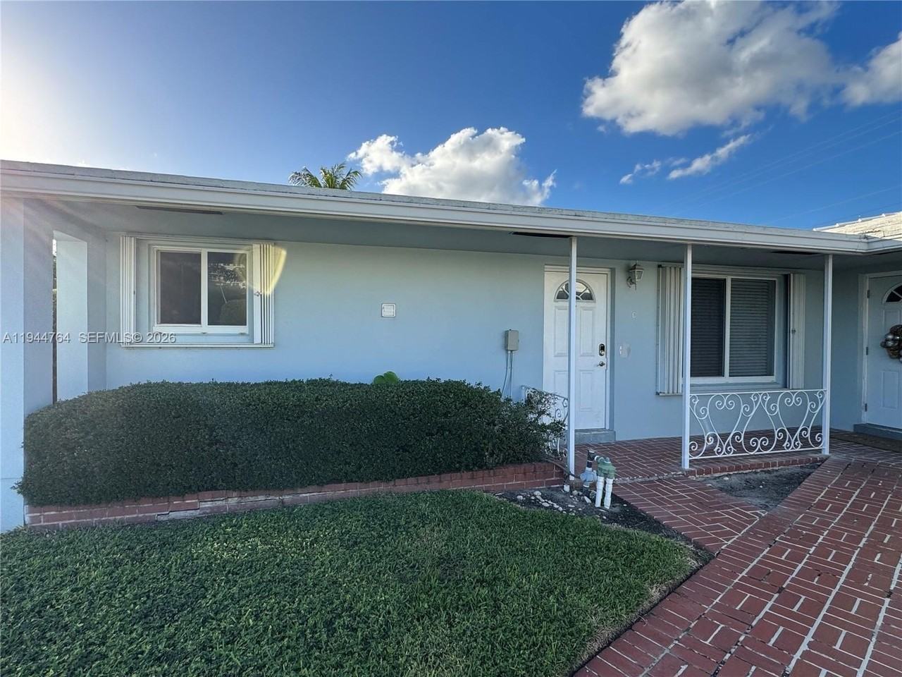 2843 Ne 30th St #C - Photo 2 of 9