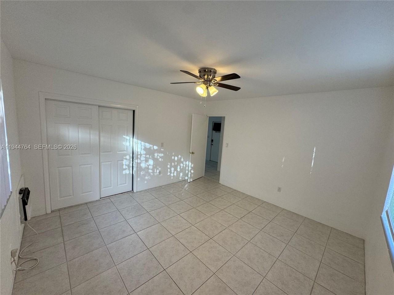 2843 Ne 30th St #C - Photo 6 of 9