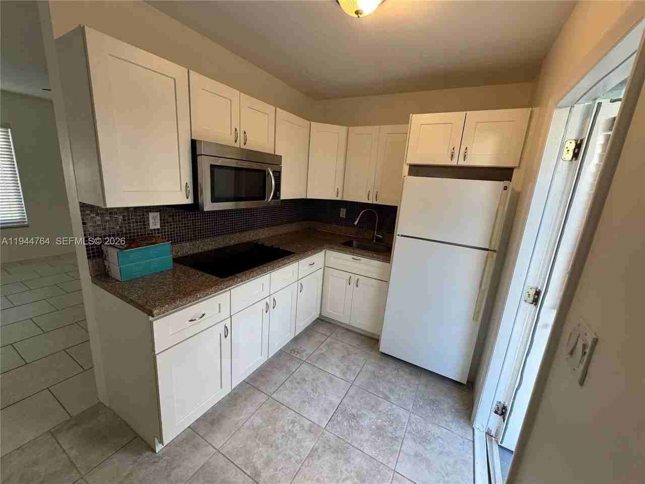 2843 Ne 30th St #C - Photo 7 of 9