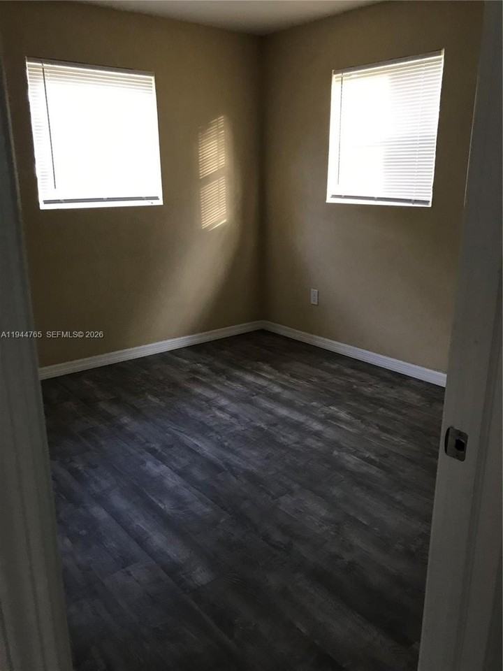 6316 Sw 24th St - Photo 7 of 15