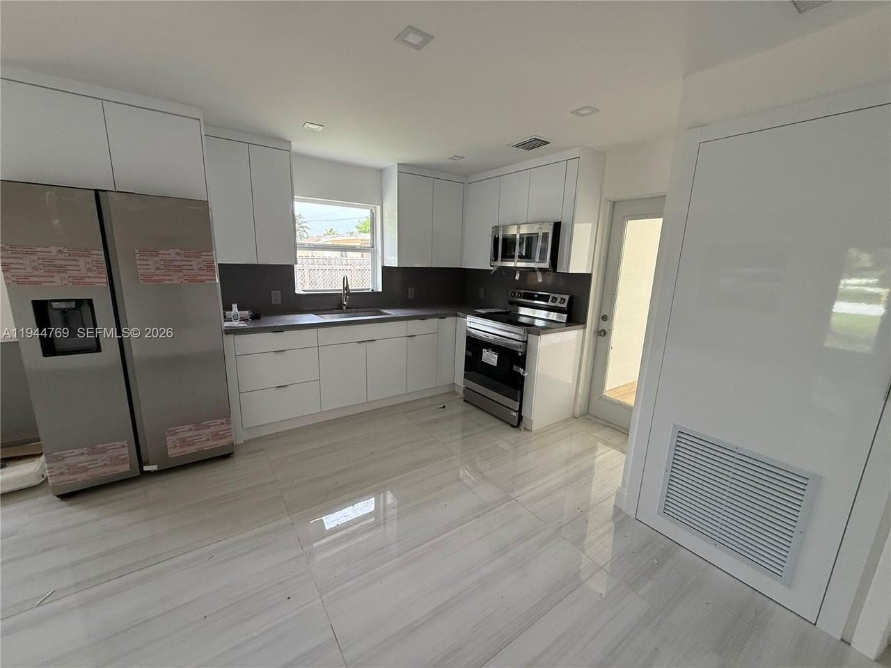 18333 Sw 296th St #18333 - Photo 4 of 25