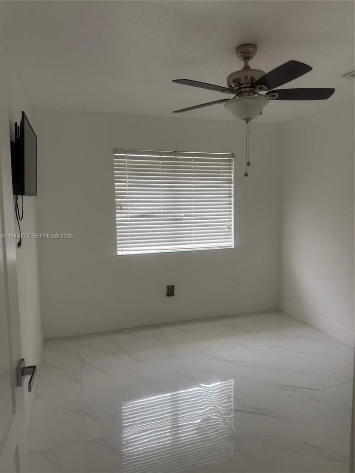 7539 Nw 173rd Ter - Photo 6 of 11