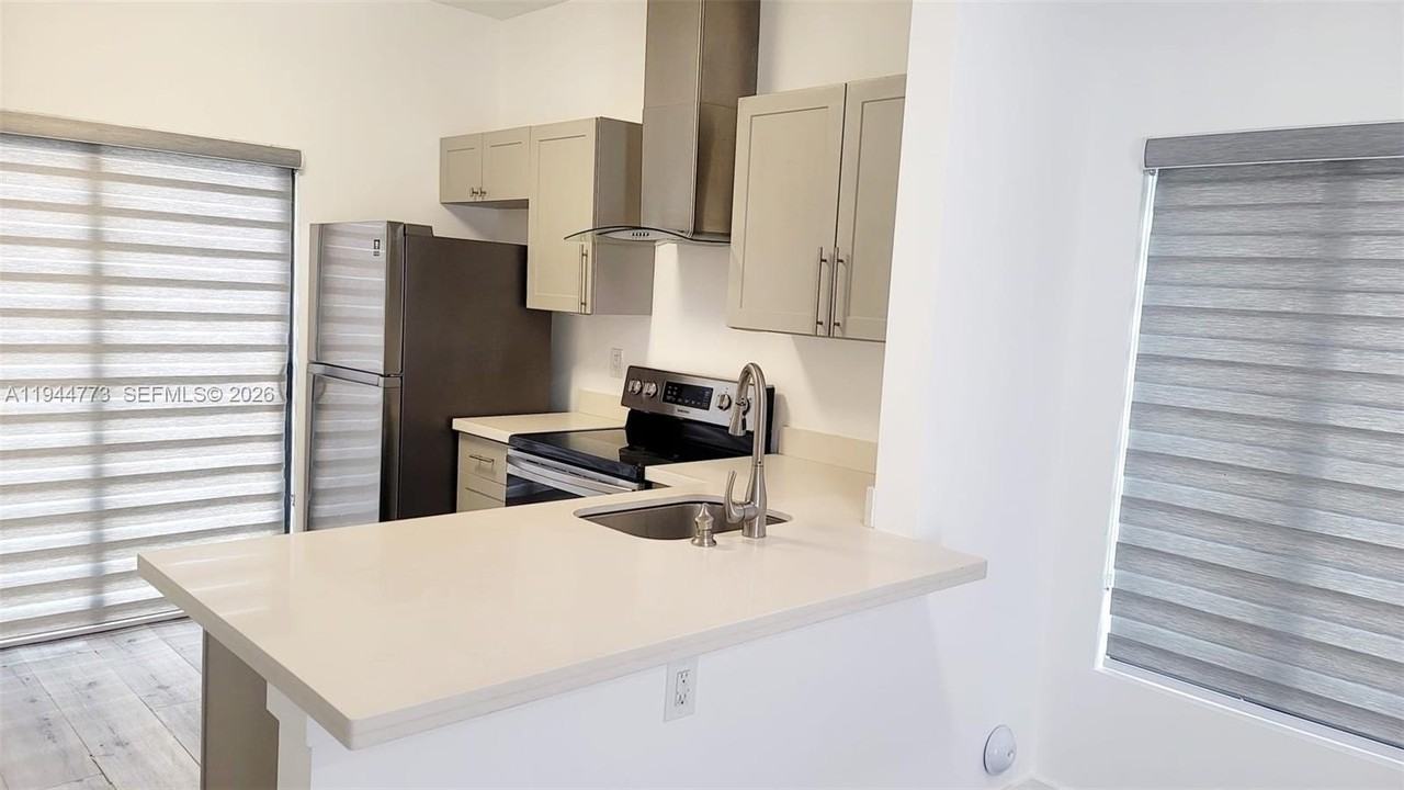 3192 Nw 61st St #0 - Photo 5 of 12