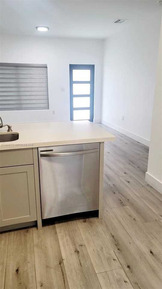 3192 Nw 61st St #0 - Photo 6 of 12