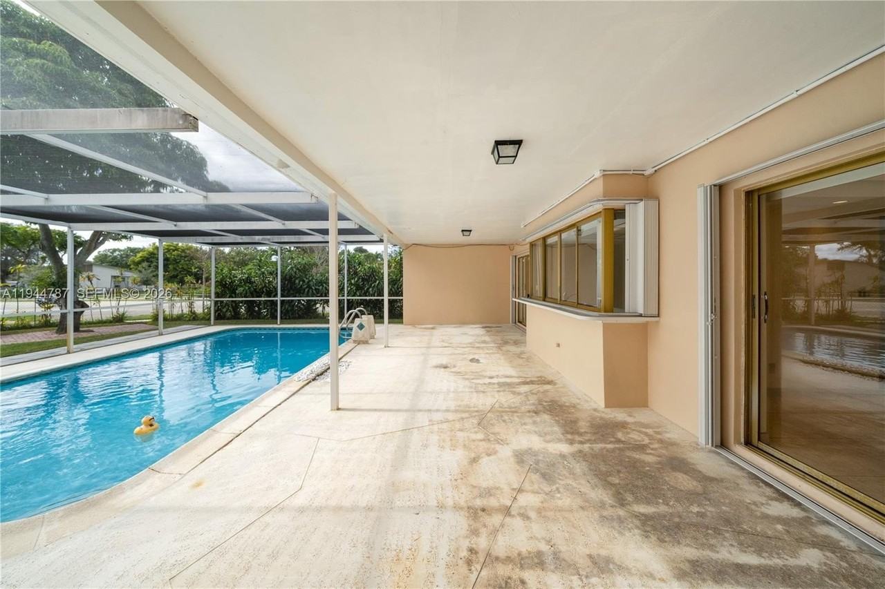 5524 Cleveland St - Photo 5 of 36