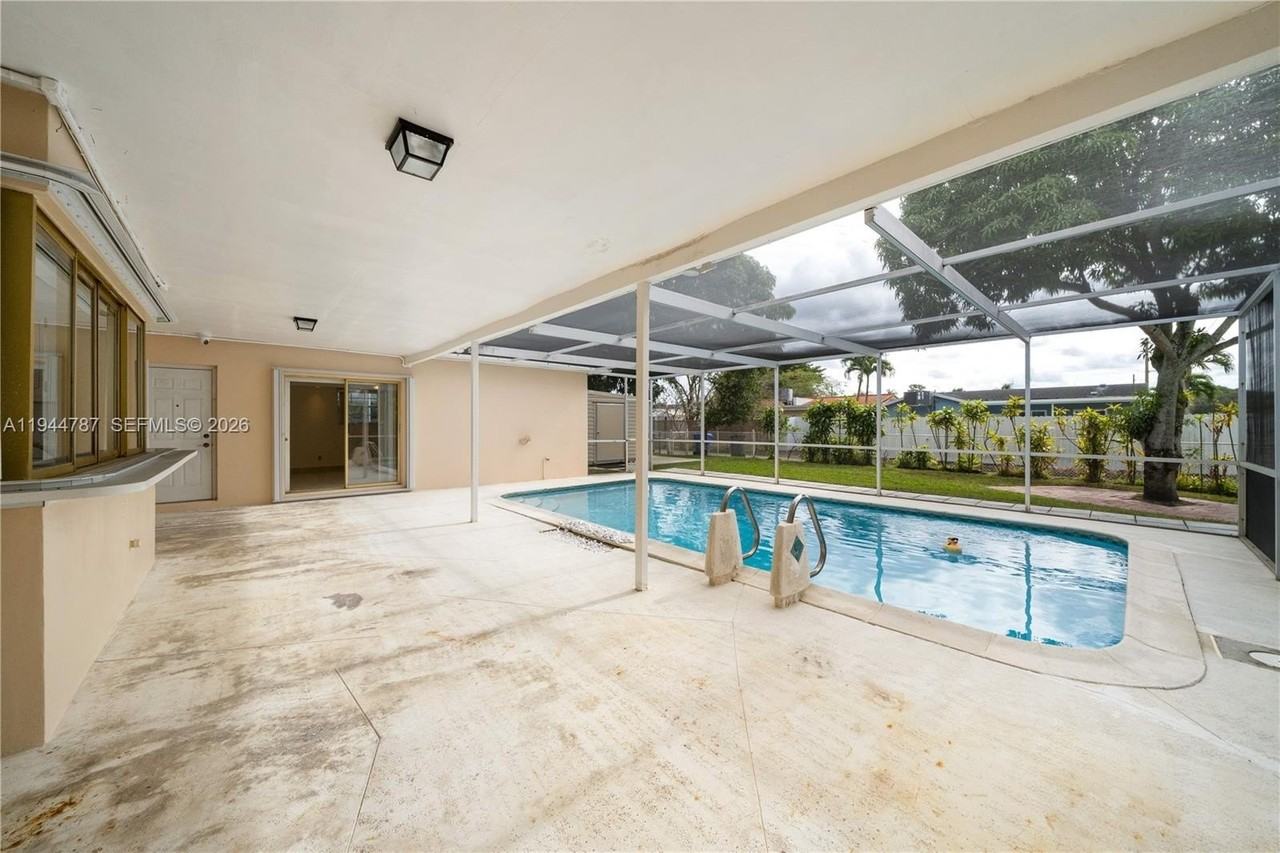 5524 Cleveland St - Photo 7 of 36