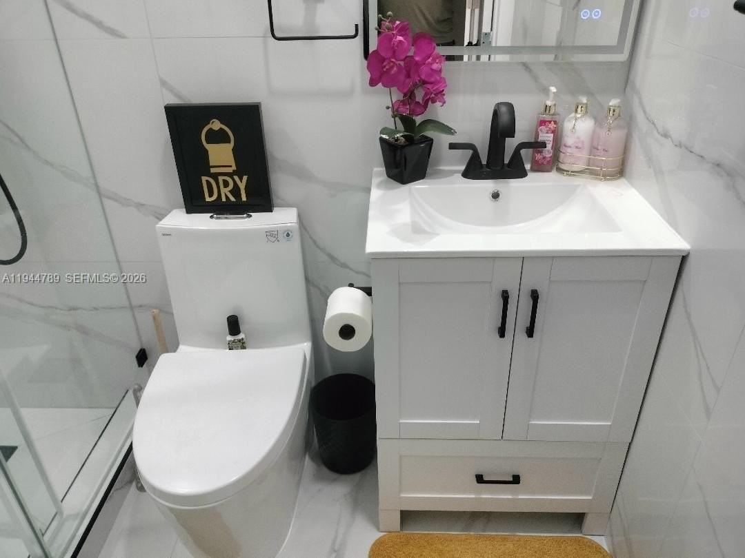 1130 Ne 201st Ter #B - Photo 4 of 9