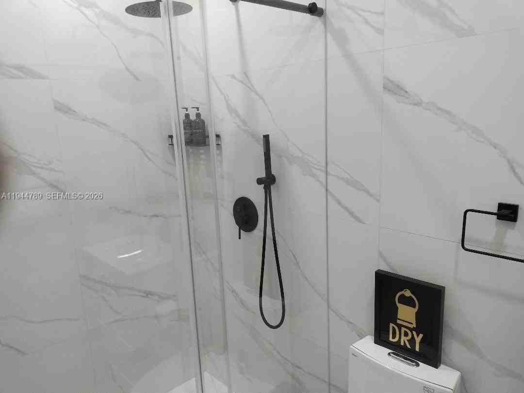 1130 Ne 201st Ter #B - Photo 5 of 9