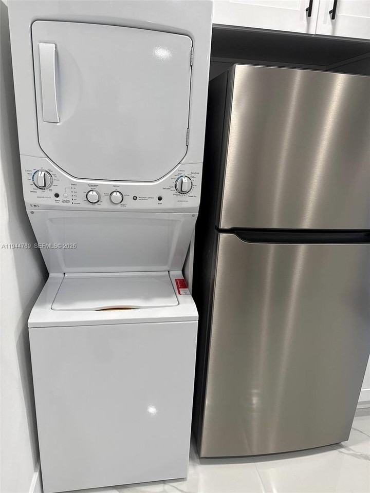 1130 Ne 201st Ter #B - Photo 7 of 9