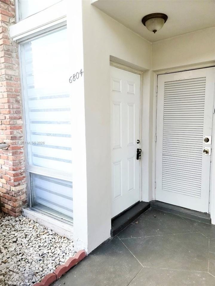 6804 Brookline Dr #6804 - Photo 3 of 15