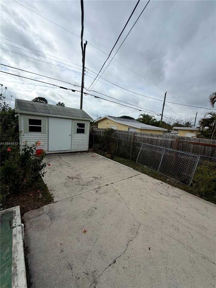 935 Churchill Rd - Photo 7 of 10