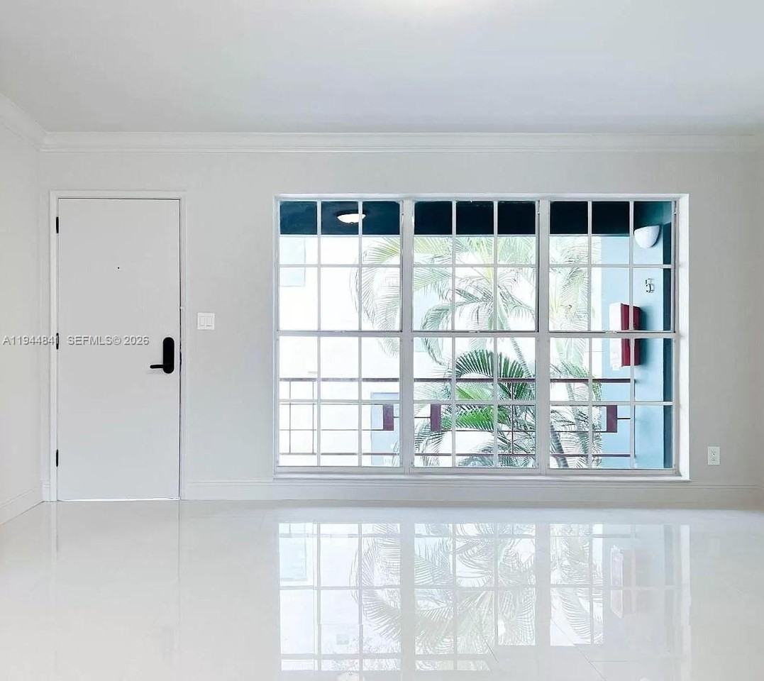 1007 Se 2nd Ct #7 - Photo 2 of 10