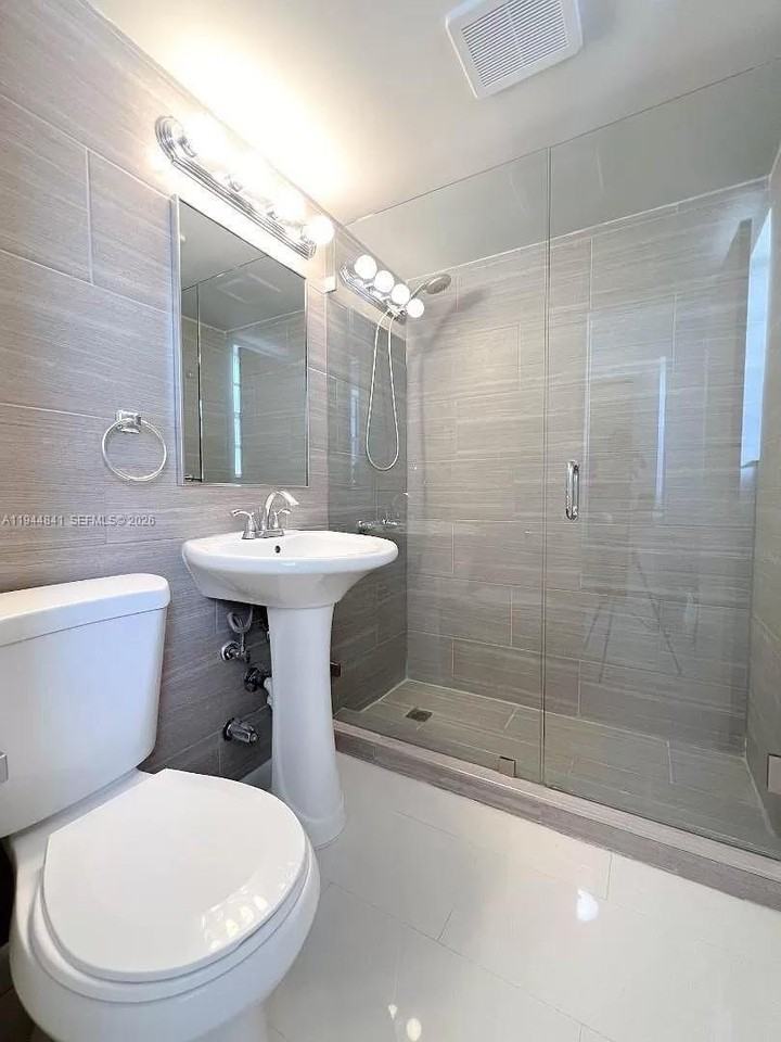 1007 Se 2nd Ct #7 - Photo 3 of 10