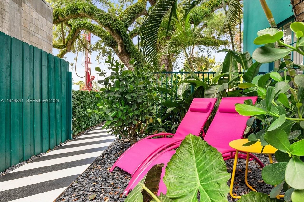 1007 Se 2nd Ct #7 - Photo 5 of 10