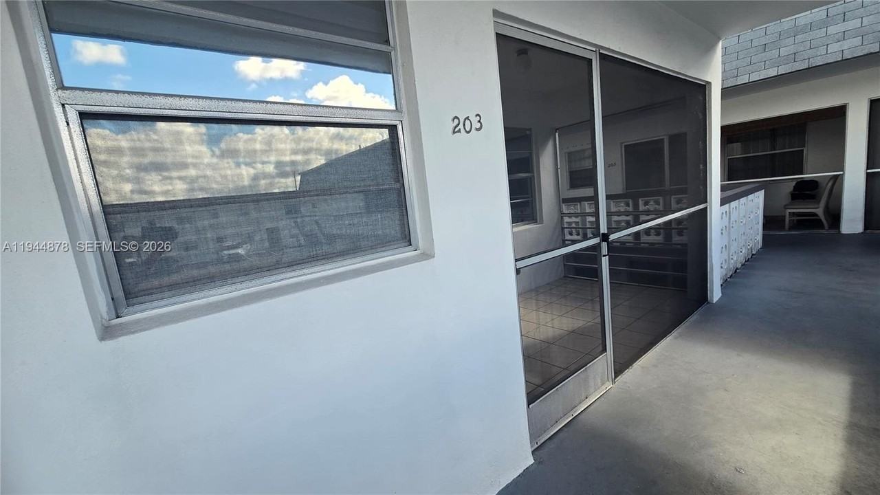 1700 Cleveland St #203 - Photo 3 of 12