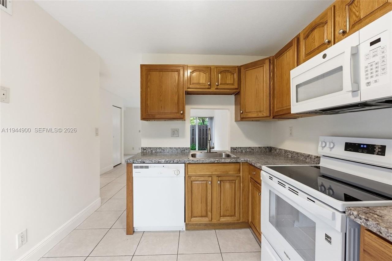 3003 Nw 5th Ter #2 - Photo 6 of 28