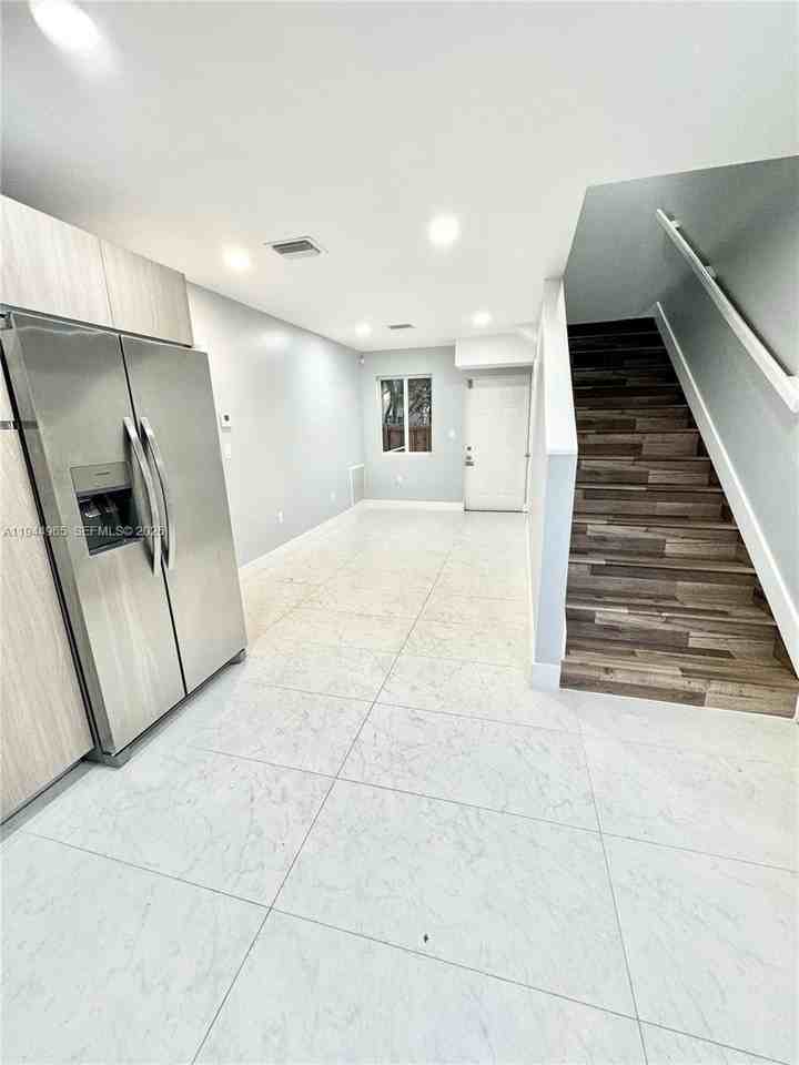 932 Nw 2nd St - Photo 2 of 27