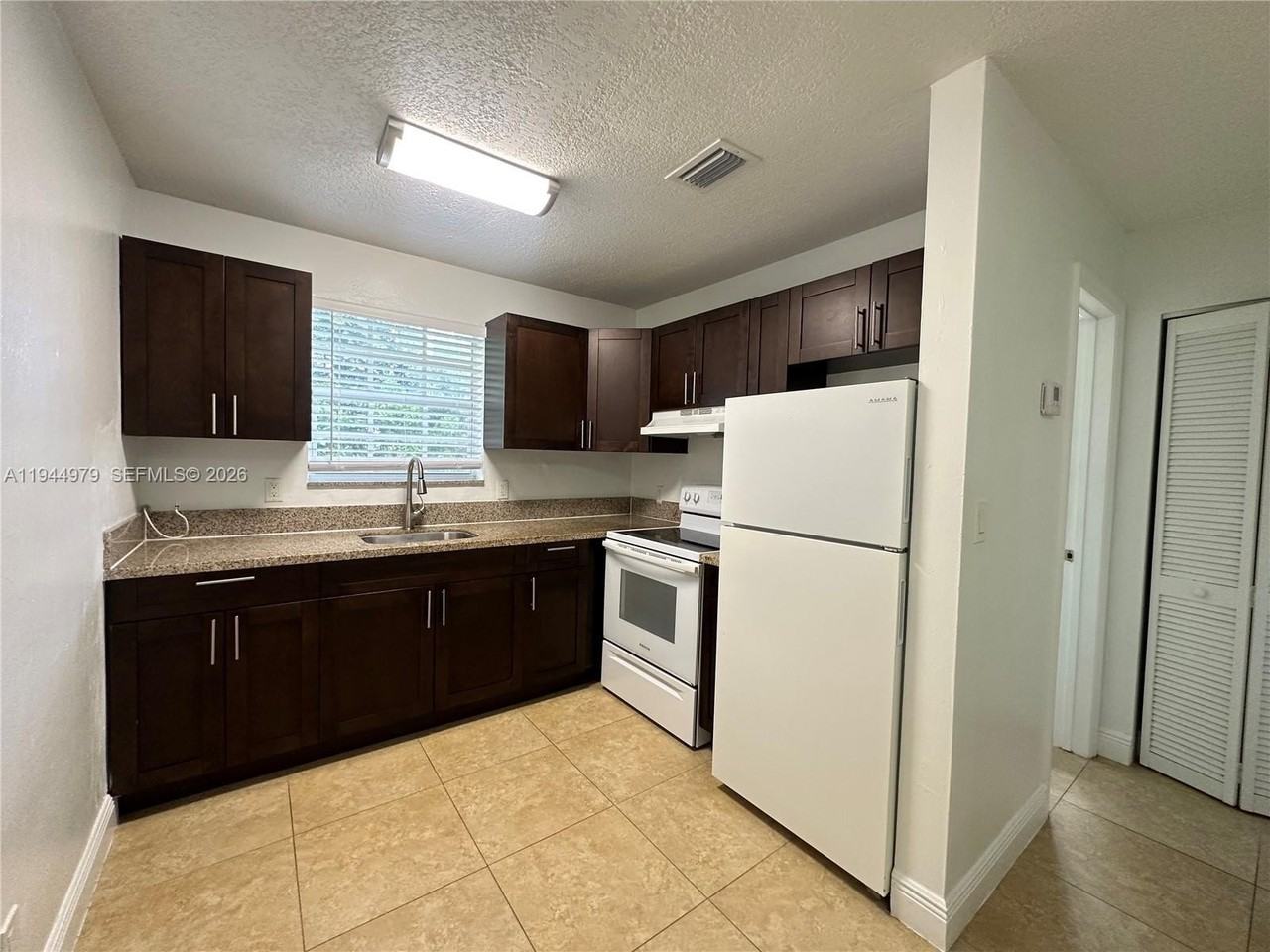 2900 Ne 17th Ave #206 - Photo 3 of 17