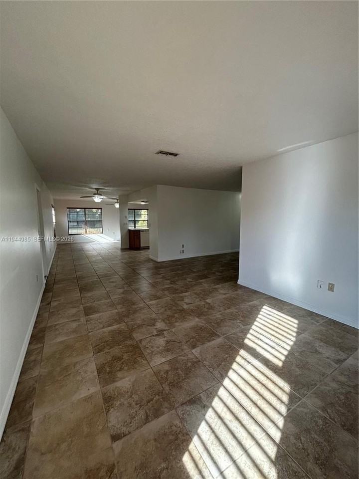 4201 Navarre Ave #AVE - Photo 5 of 22