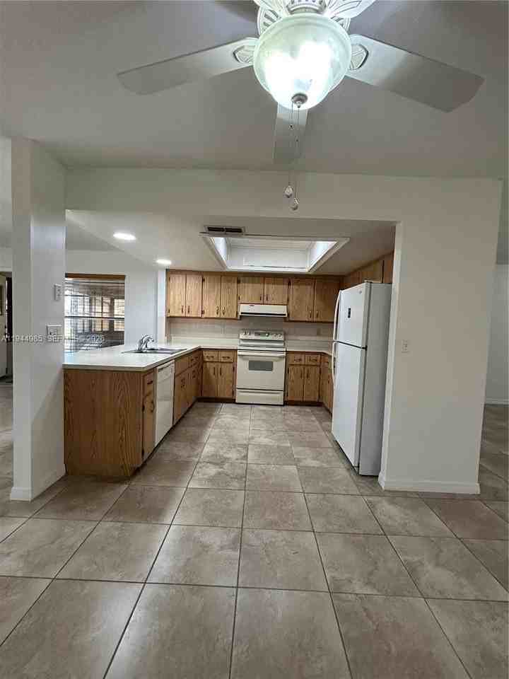 4201 Navarre Ave #AVE - Photo 6 of 22