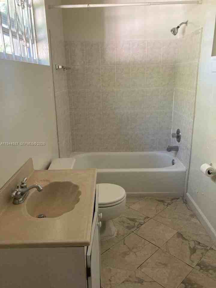 18815 Nw 33rd Ct - Photo 3 of 7