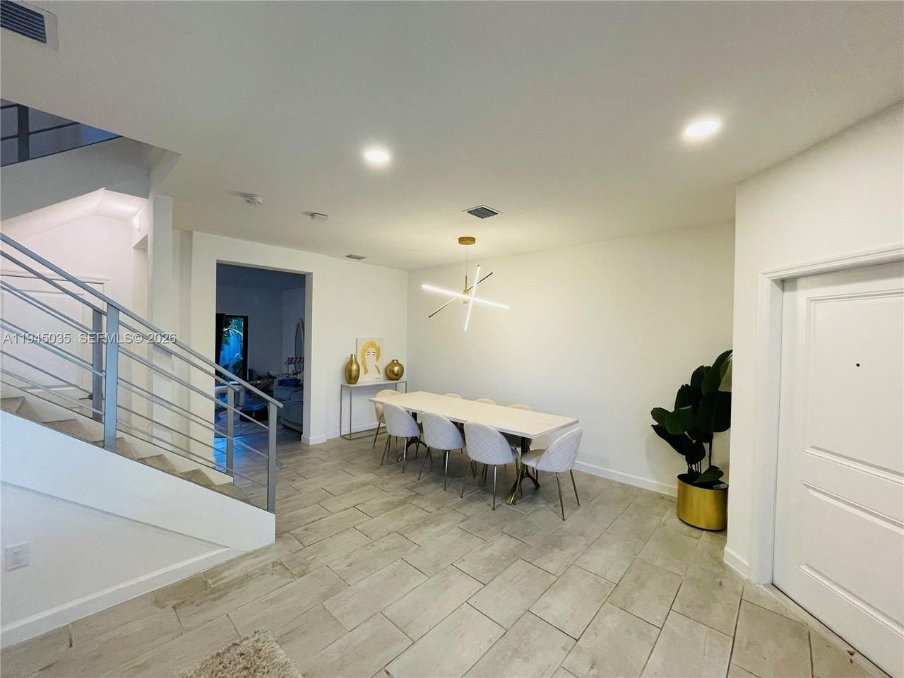 764 Ne 206th Ter - Photo 4 of 9