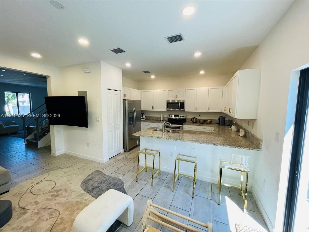 764 Ne 206th Ter - Photo 6 of 9