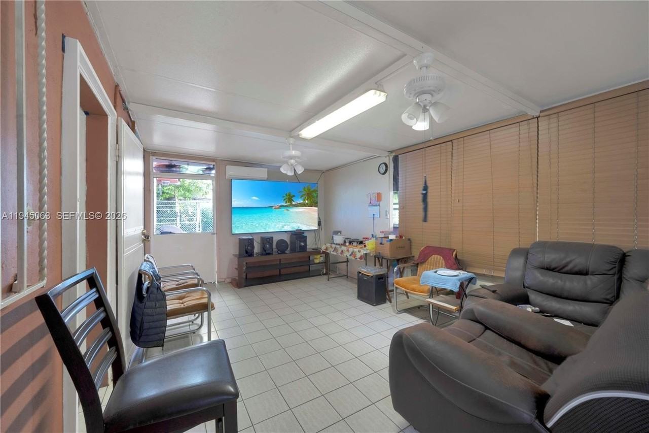 334 E 18th St #2 - Photo 3 of 23