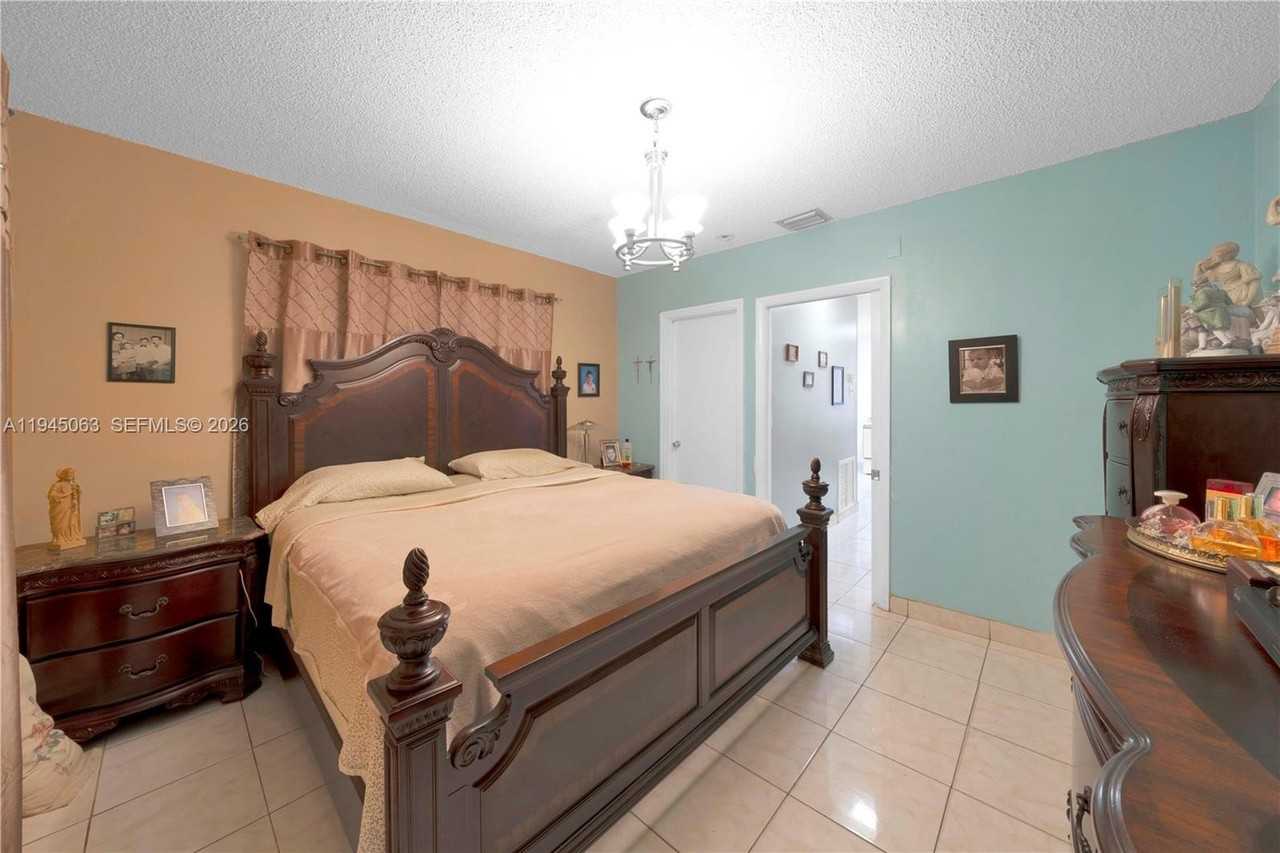 334 E 18th St #2 - Photo 7 of 23