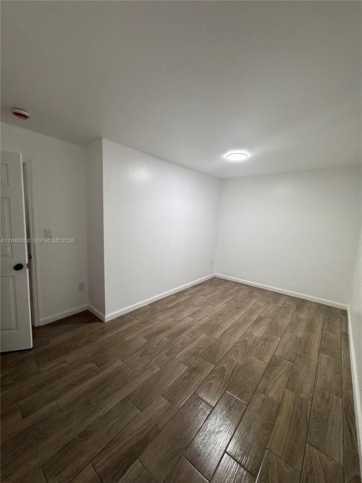 617 Nw 3rd Ave #1-2 - Photo 4 of 7