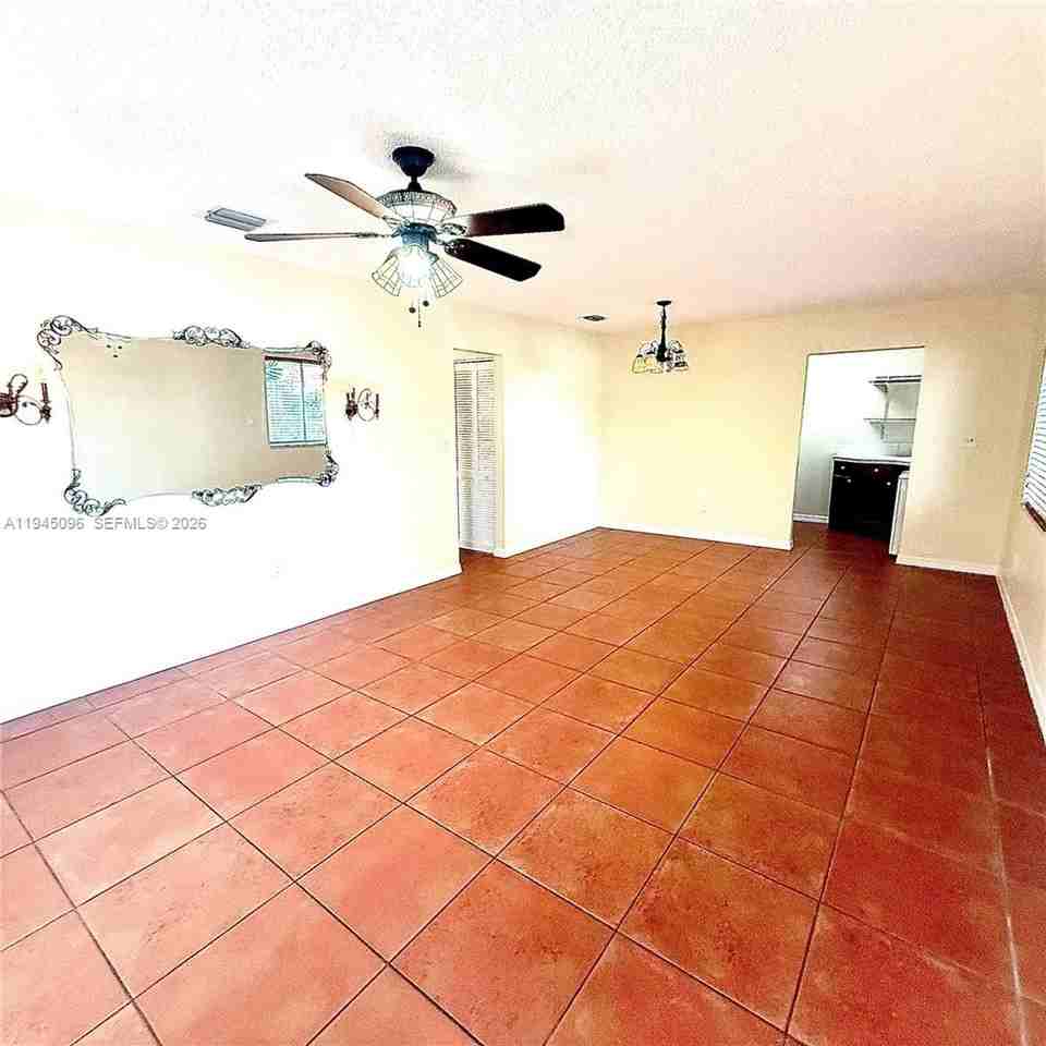 11900 Sw 6th St #2 - Photo 4 of 14