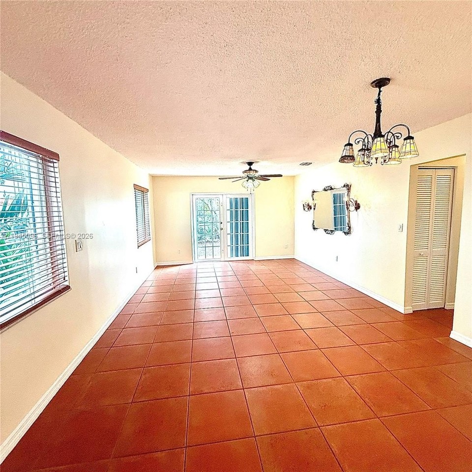 11900 Sw 6th St #2 - Photo 5 of 14