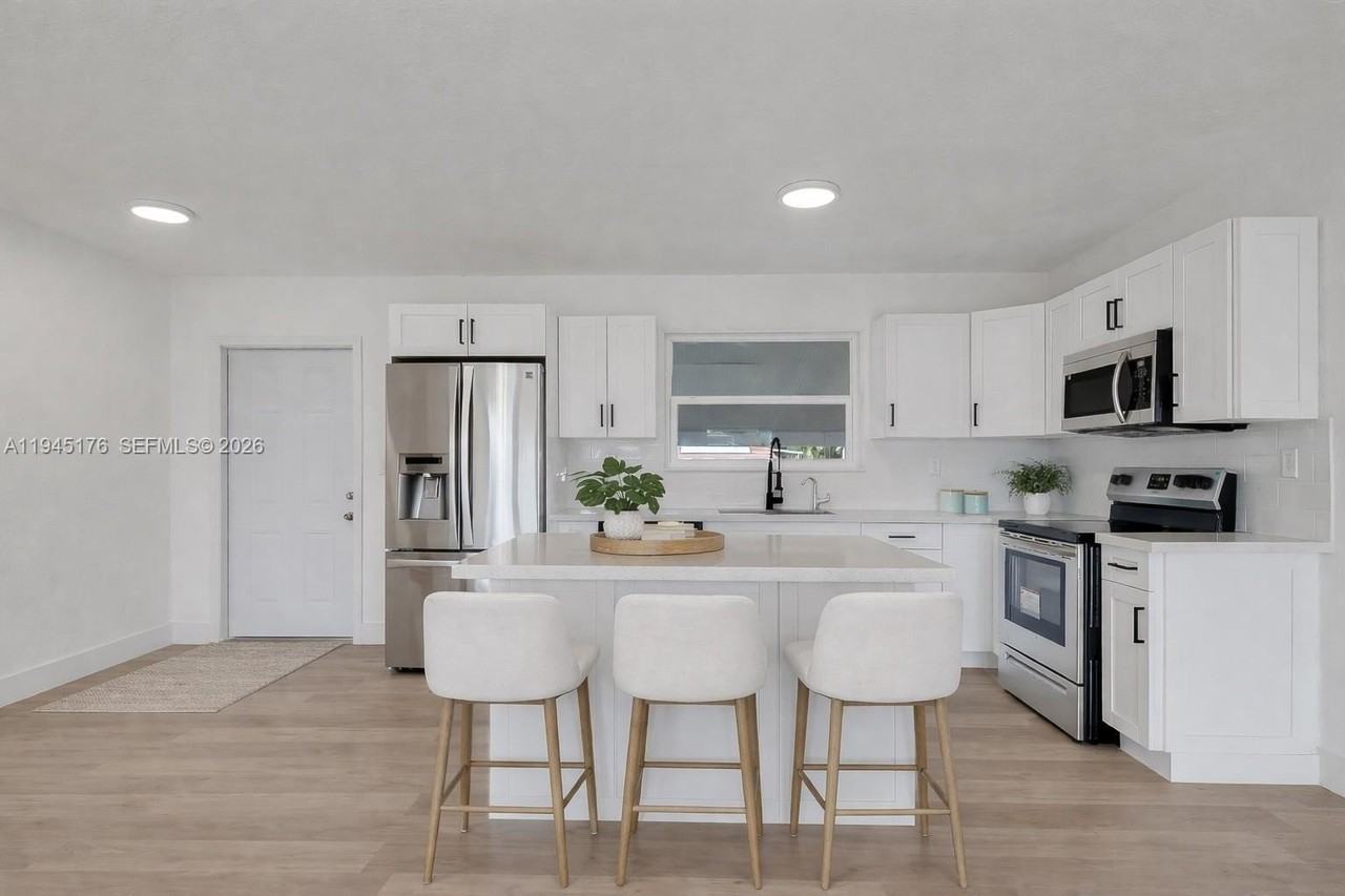 18505 Nw 23rd Ct - Photo 2 of 17