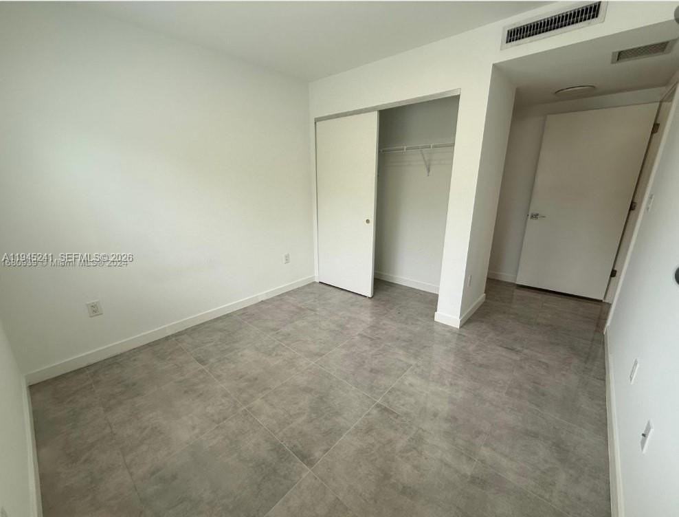 14752 Ne 6th Ave #107 - Photo 5 of 9