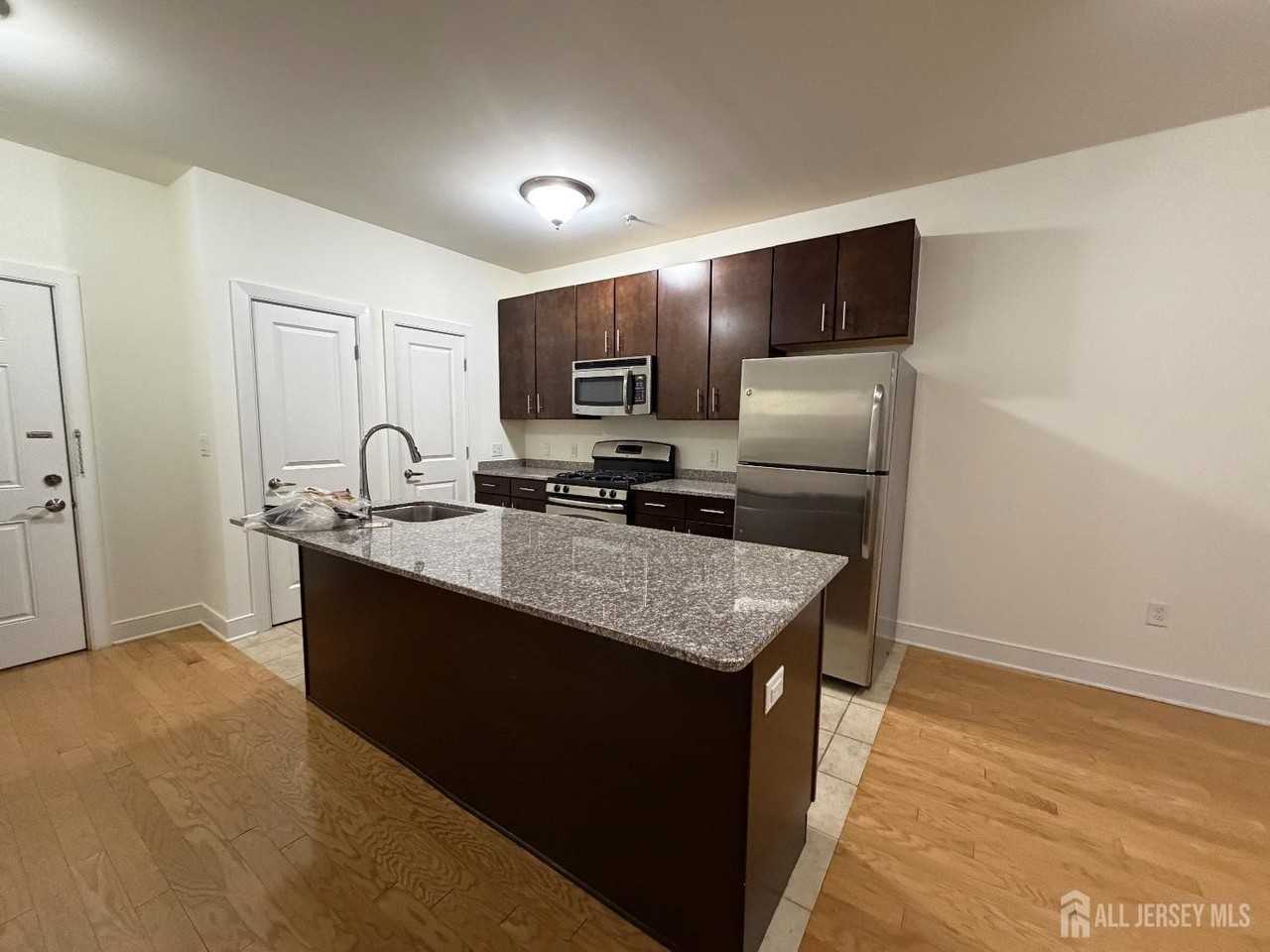 40 Kennedy Blvd #415 - Photo 4 of 14