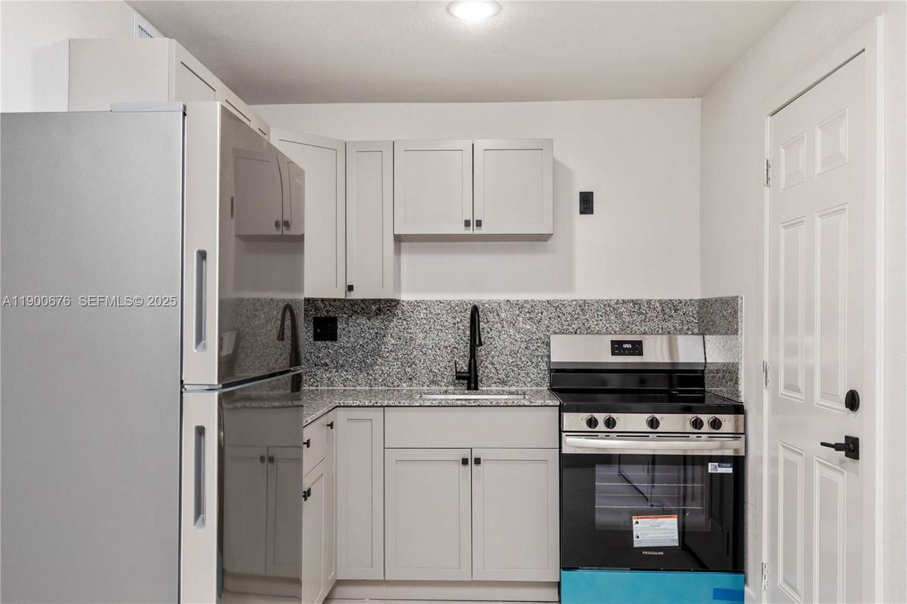 13200 Ne 7th Ave - Photo 2 of 8