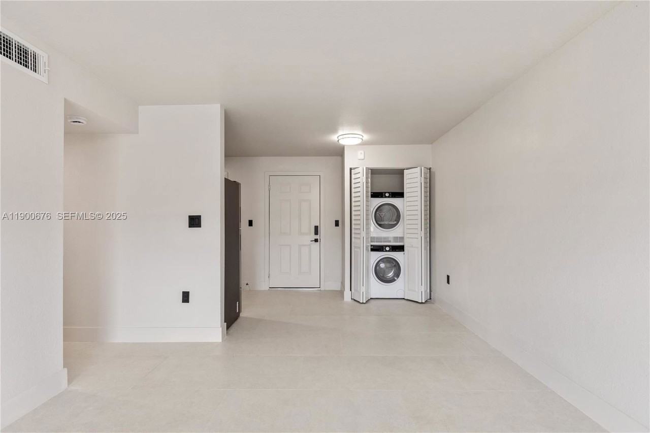 13200 Ne 7th Ave - Photo 3 of 8