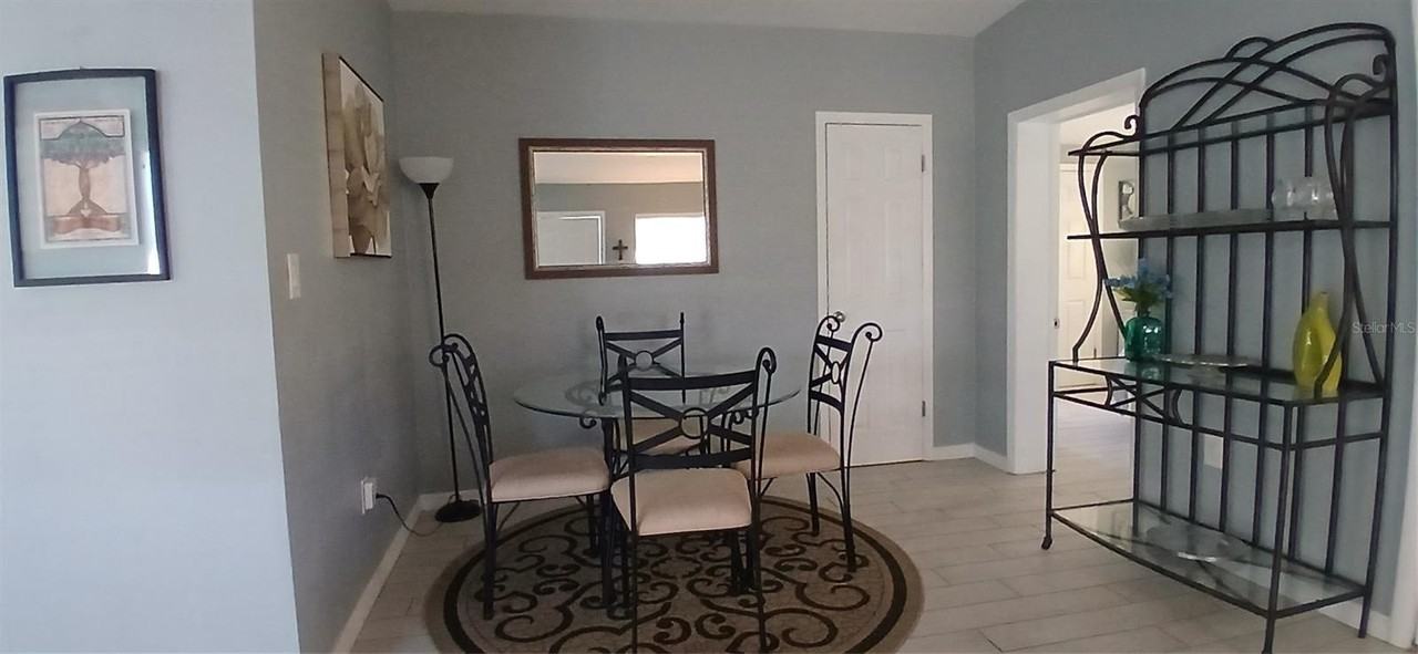 115 Duxbury Ave - Photo 4 of 20